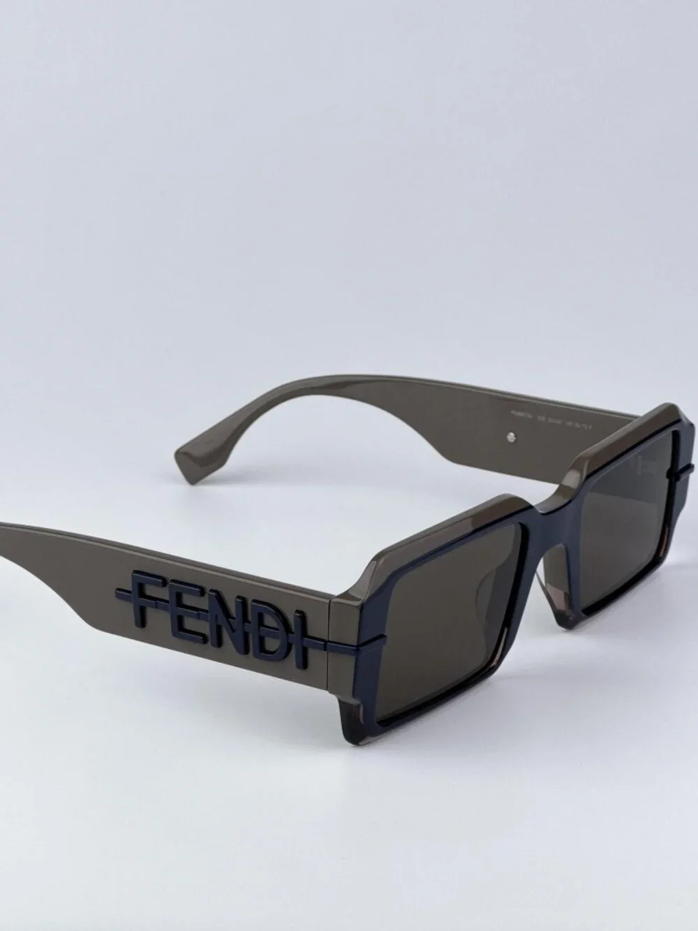 FENDI FE40073U 50E FENDIGRAPHY SHINY BROWN BLUE RECTANGLE SUNGLASSES